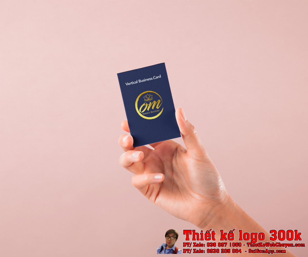 Logo OM trên bảng hiệu spa