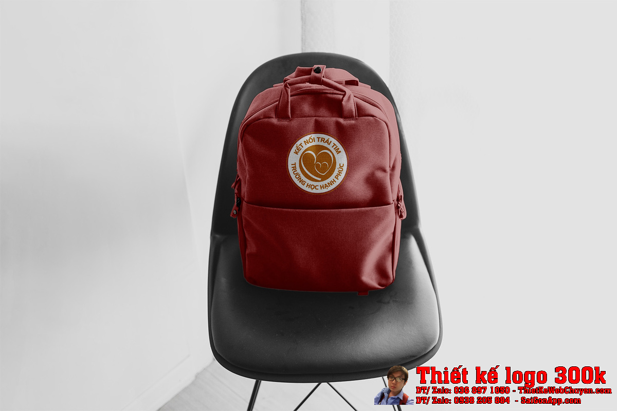 Thiết kế logo Trường Học Hạnh Phúc trên biển hiệu