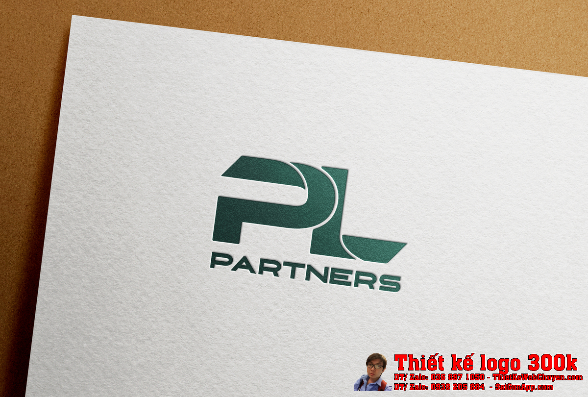 Ứng dụng logo PL Partners trên nền tảng văn phòng