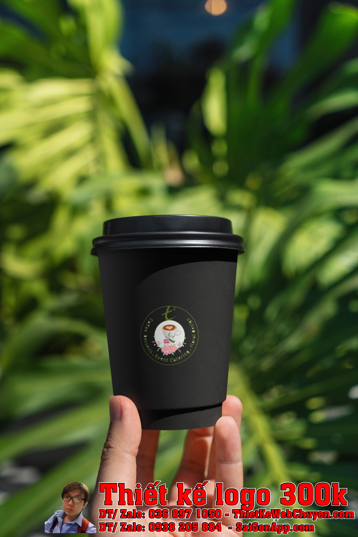 Phối cảnh logo tiệm cà phê hoa tươi T2 trên bao bì