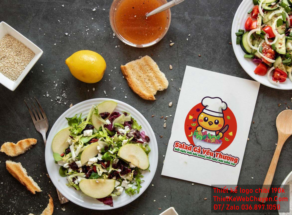 Vẽ chibi chú gà đầu bếp đang làm salad hoa quả thơm ngon để thiết kế logo Vẽ chibi chú gà đầu bếp đang làm salad hoa quả thơm ngon để thiết kế logo mẫu 2