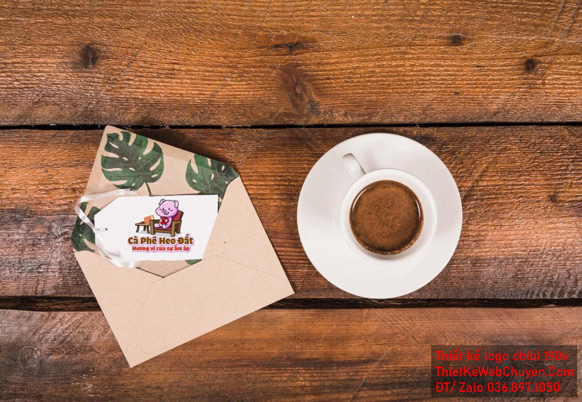 Vẽ chibi chú heo con dễ thương đang uống cà phê trên ghế sô pha để thiết kế logo Vẽ chibi chú heo con dễ thương đang uống cà phê trên ghế sô pha để thiết kế logo