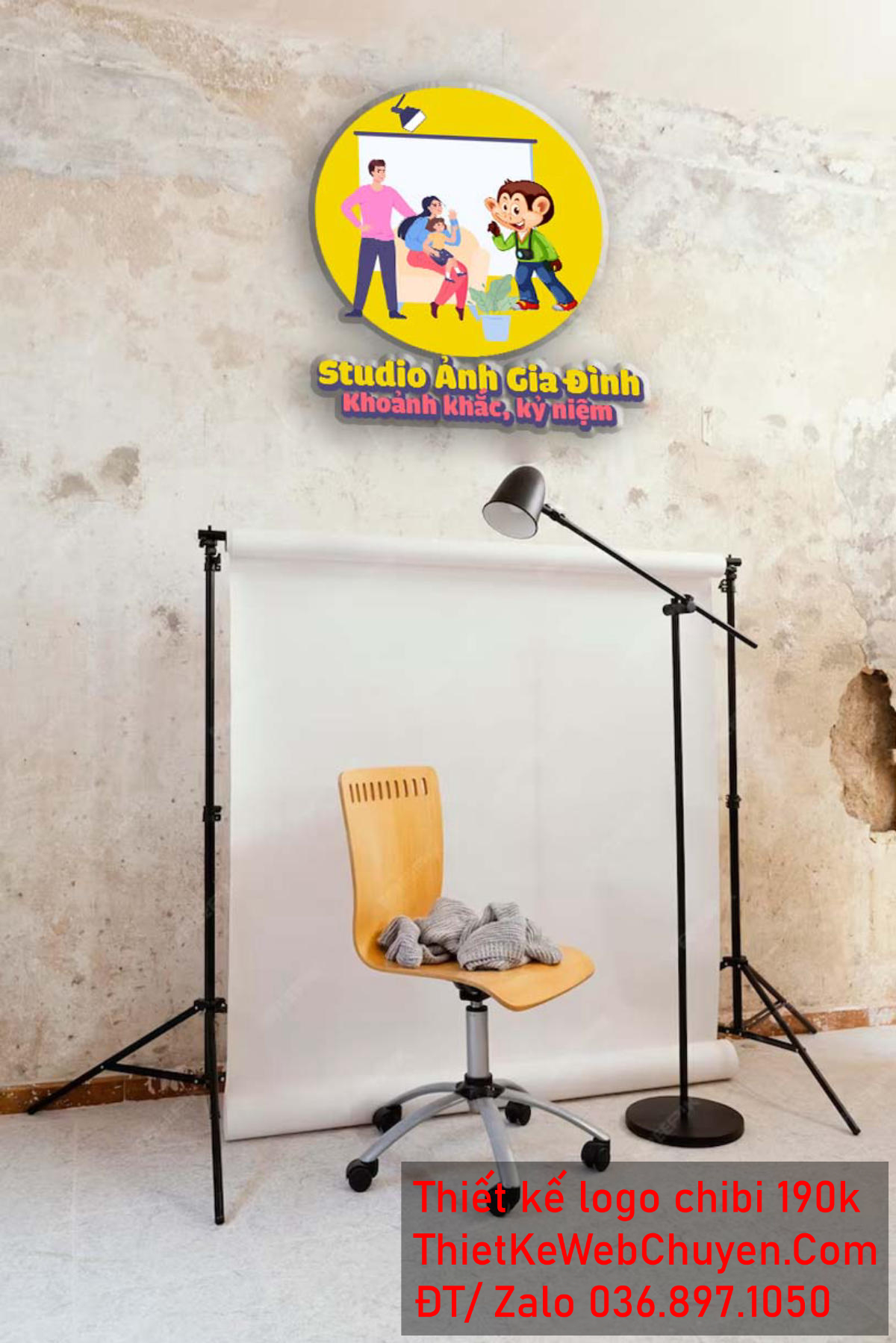 Vẽ chibi chú khỉ đang chào gia đình ba người đang ngồi trên ghế sô pha để thiết kế logo Vẽ chibi chú khỉ đang chào gia đình ba người đang ngồi trên ghế sô pha để thiết kế logo mẫu 2