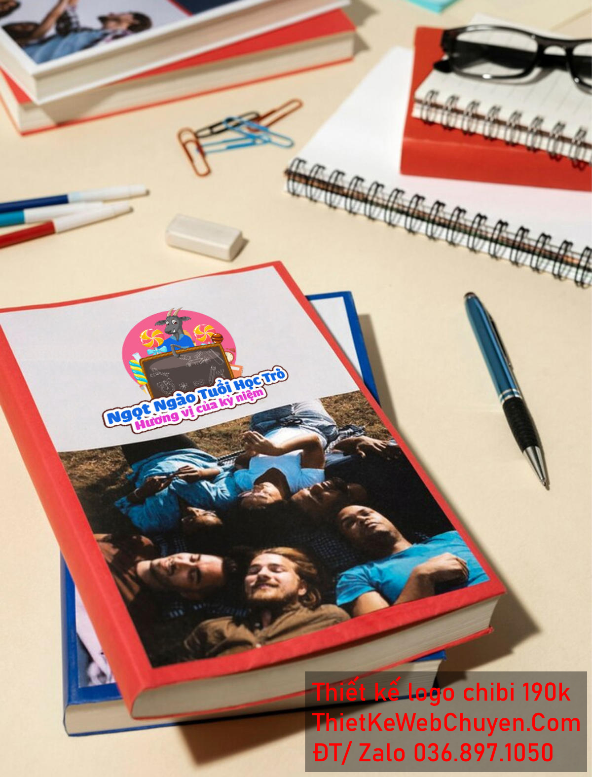 Vẽ chibi chú ngựa đen cần kẹo mút đứng sau bảng đen để thiết kế logo - Mẫu 2